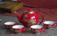 瓷都匠心，國(guó)禮華章 探秘中國(guó)紅瓷與鑲金皓月茶具的藝術(shù)魅力