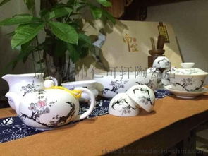 梅花韻致，茶香沁心——景德鎮仁可軒14頭梅花帶茶夾茶具套裝賞析